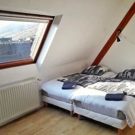 Aux 6 Hirondelles Apartment *